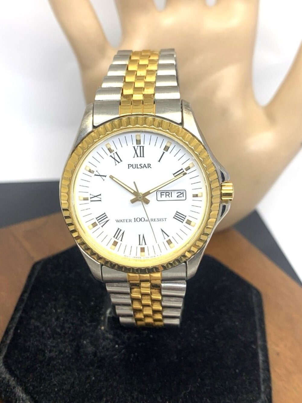 Pulsar Men's Watch V733-0A00 Vintage Quartz White Dial Day Date Two Tone Steel